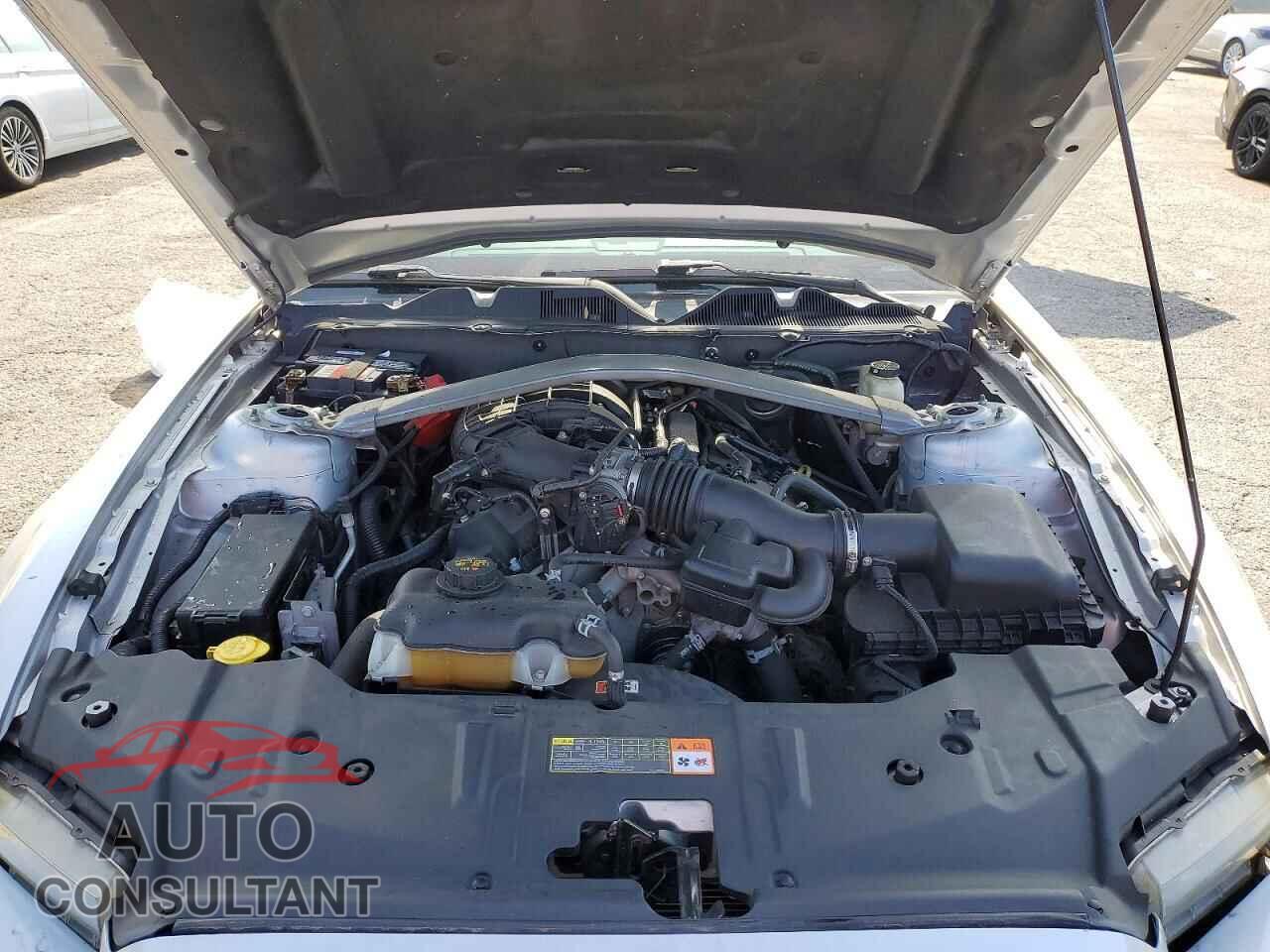 FORD MUSTANG 2014 - 1ZVBP8EM2E5310818
