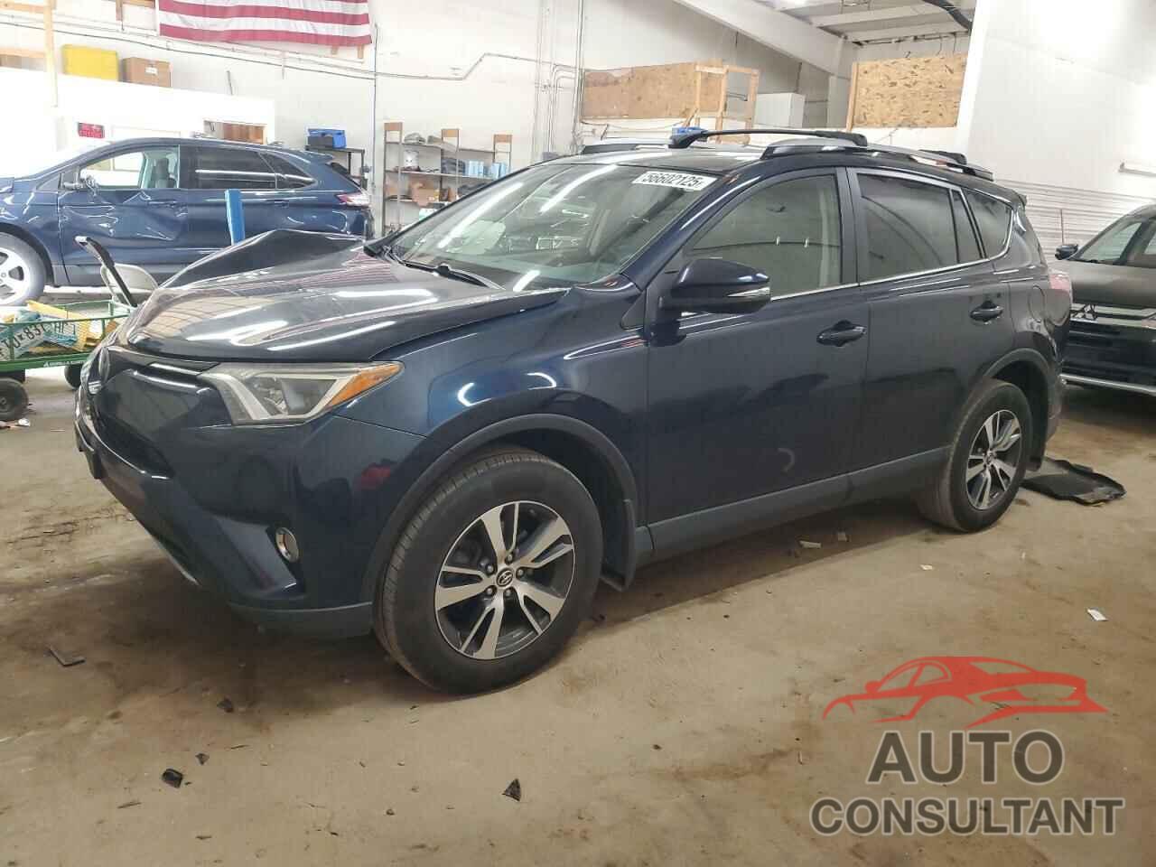 TOYOTA RAV4 2017 - JTMRFREV3HJ120587