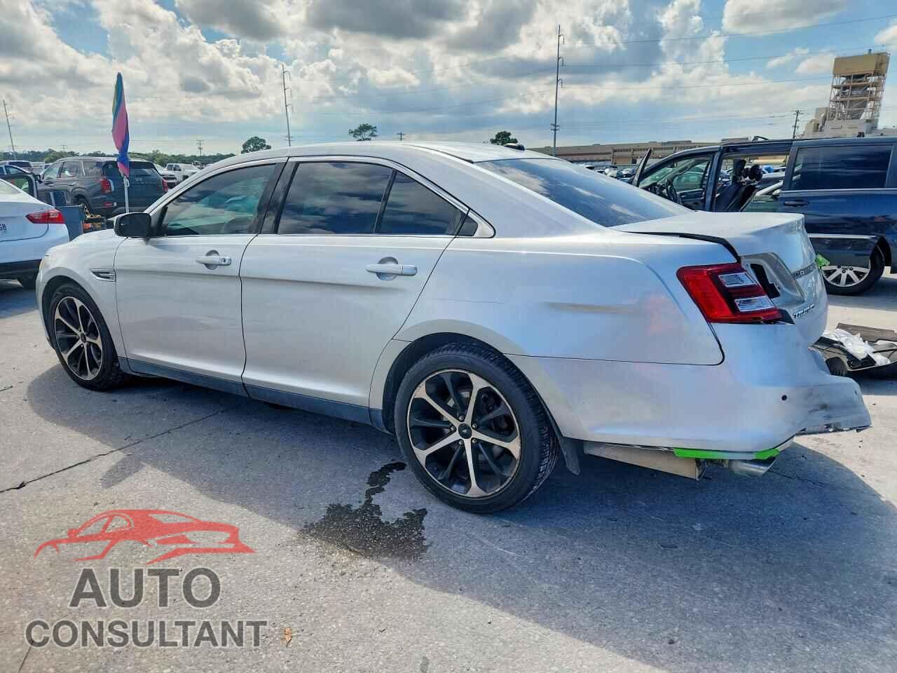 FORD TAURUS 2015 - 1FAHP2E87FG174887