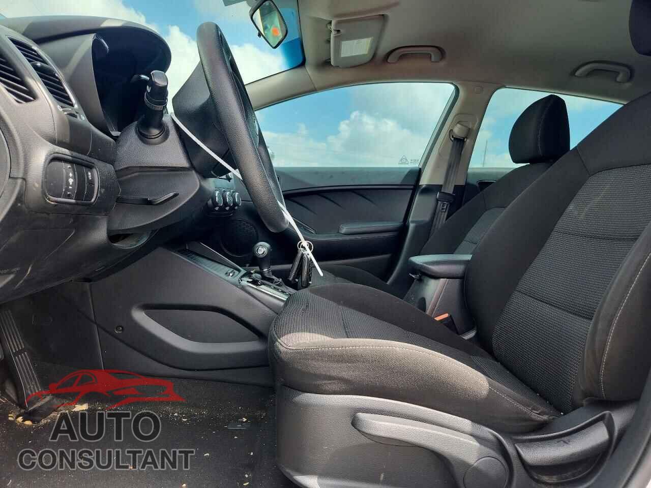 KIA FORTE 2017 - KNAFK5A89H5668736