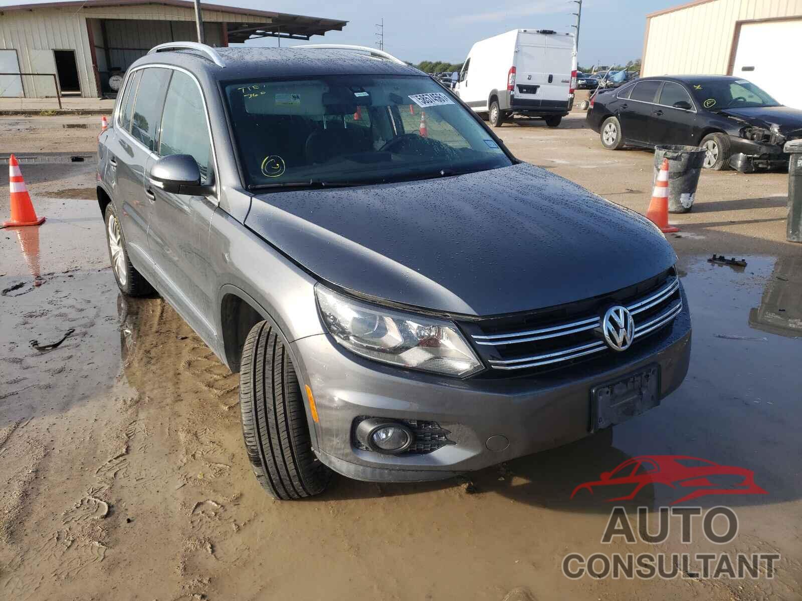 VOLKSWAGEN TIGUAN 2016 - WVGAV7AX5GW031452