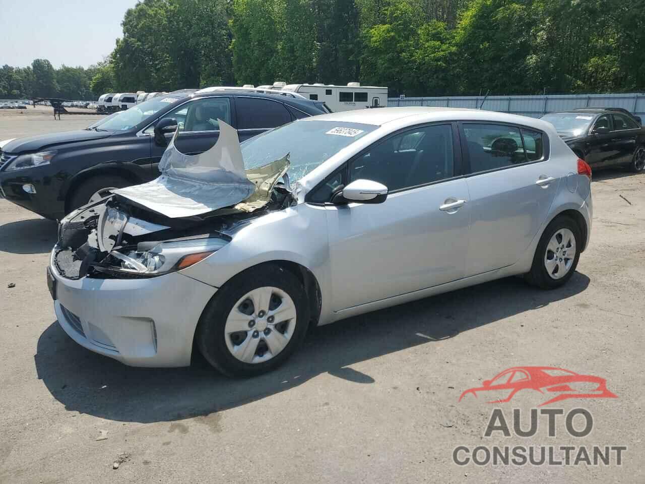 KIA FORTE 2017 - KNAFK5A8XH5678465