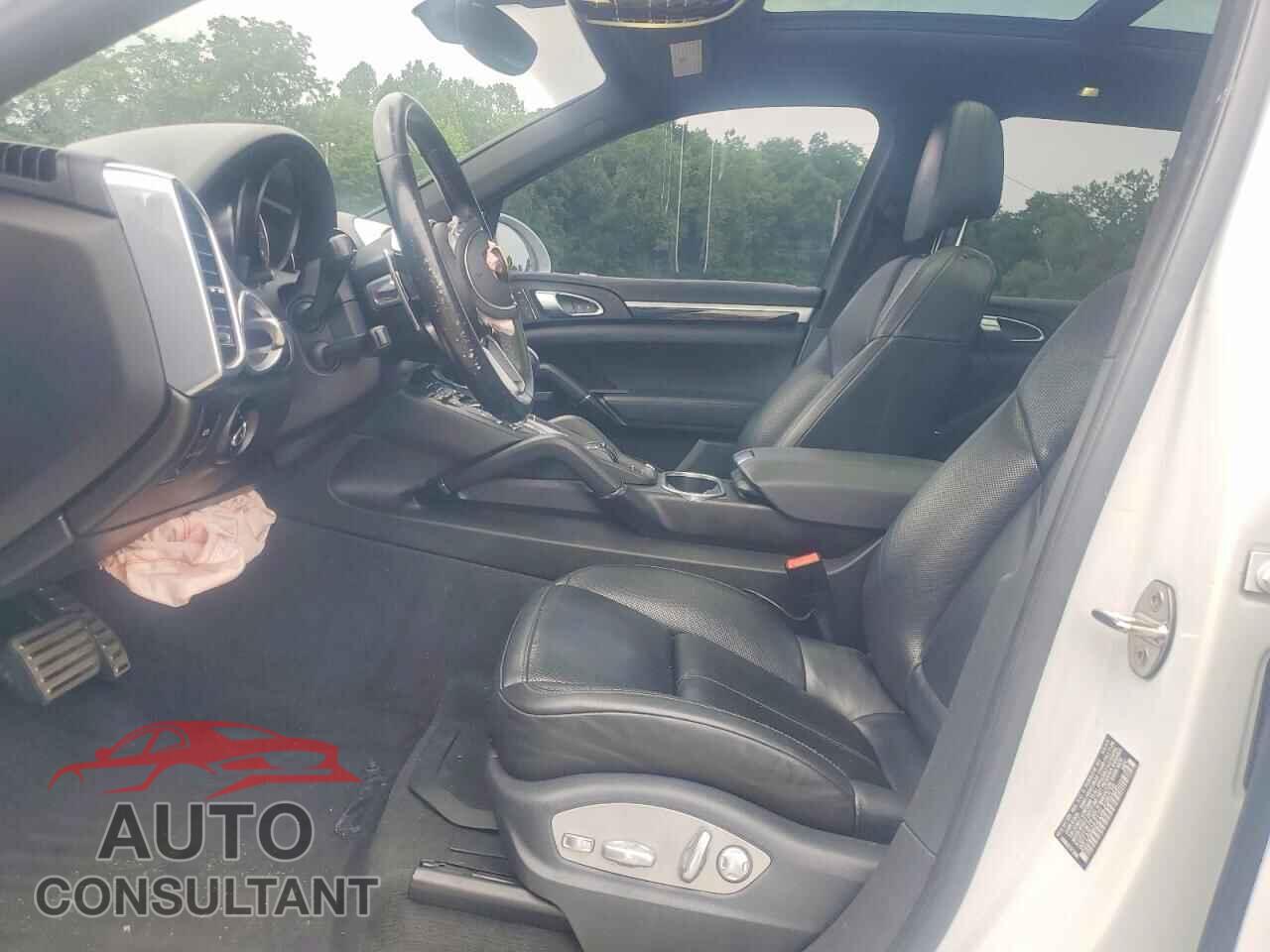 PORSCHE CAYENNE 2016 - WP1AB2A21GLA96576