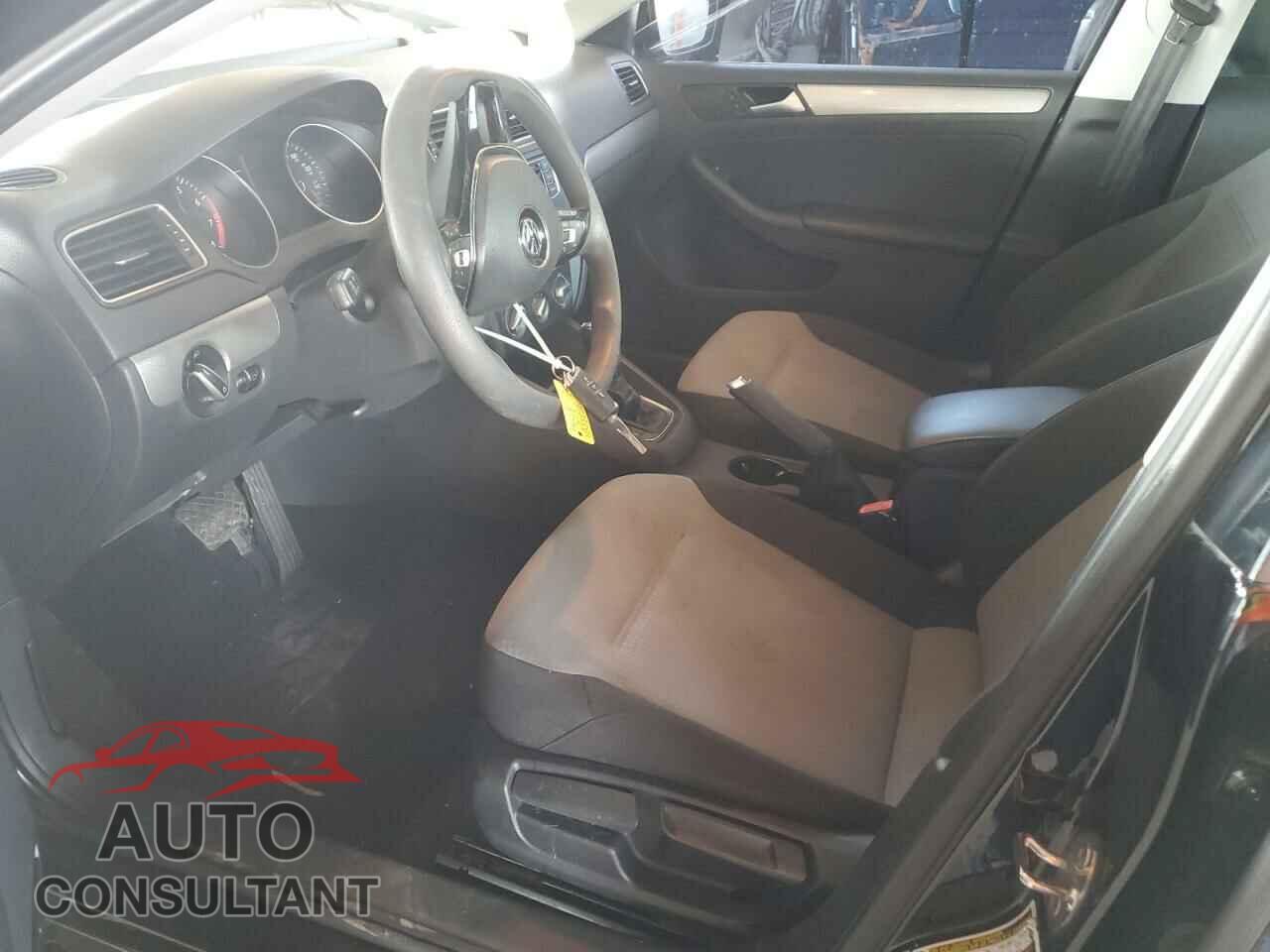 VOLKSWAGEN JETTA 2017 - 3VW2B7AJ6HM412318