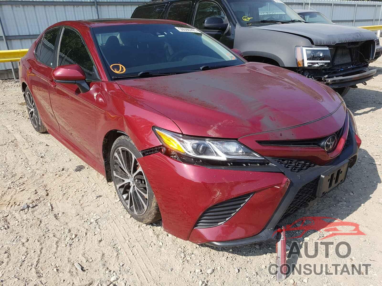 TOYOTA CAMRY 2018 - 4T1B11HK8JU678227