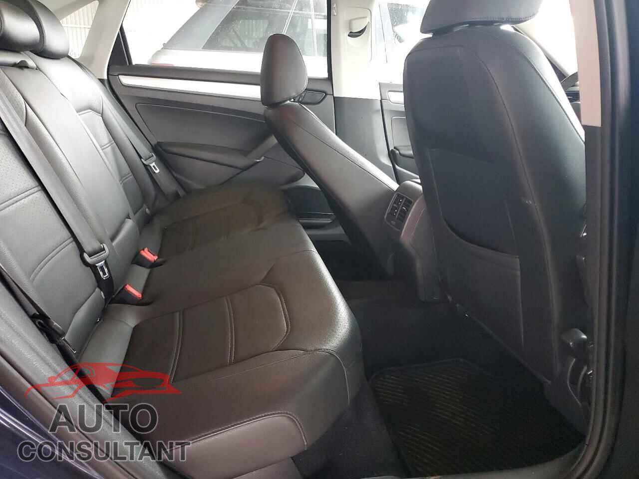 VOLKSWAGEN PASSAT 2013 - 1VWBP7A32DC031323