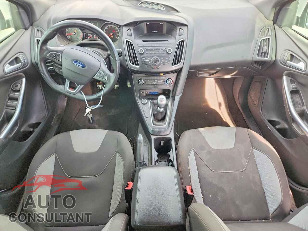 FORD FOCUS 2017 - 1FADP3L99HL292661