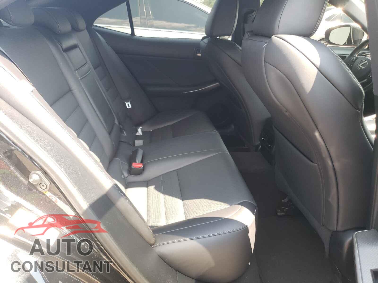LEXUS IS 2018 - JTHC81D25J5031173