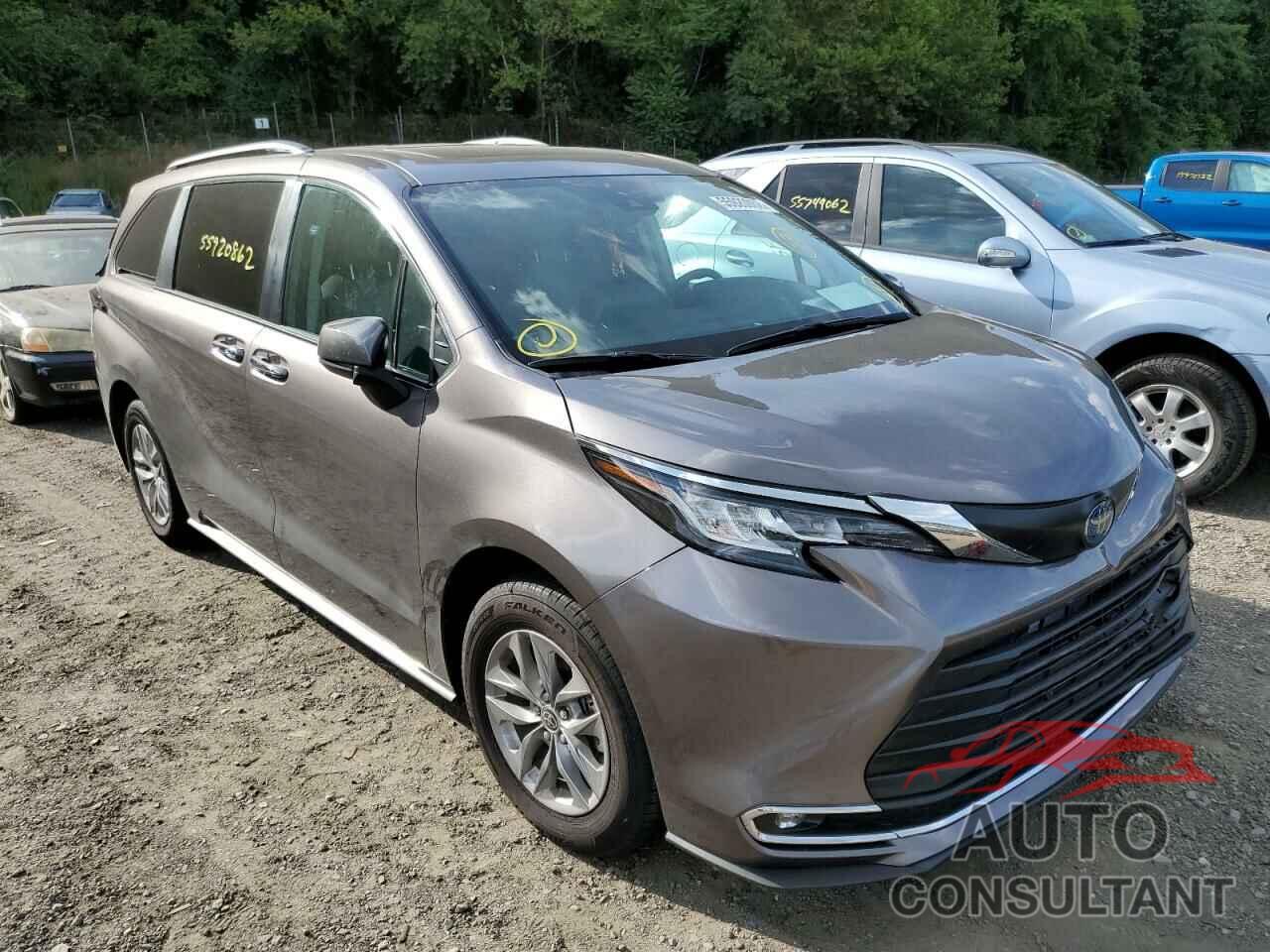 TOYOTA SIENNA 2022 - 5TDJRKEC2NS103546