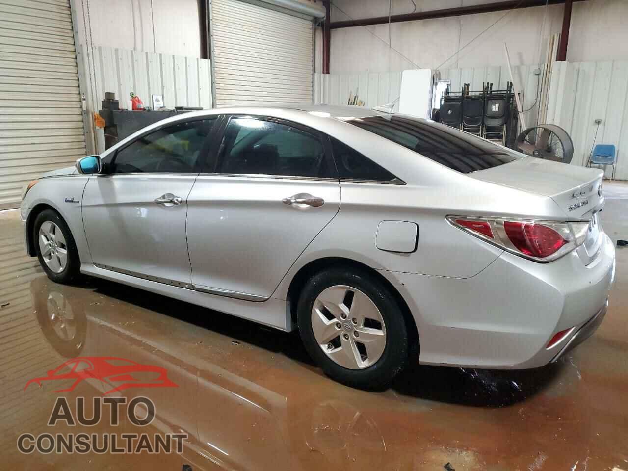 HYUNDAI SONATA 2012 - KMHEC4A41CA031743