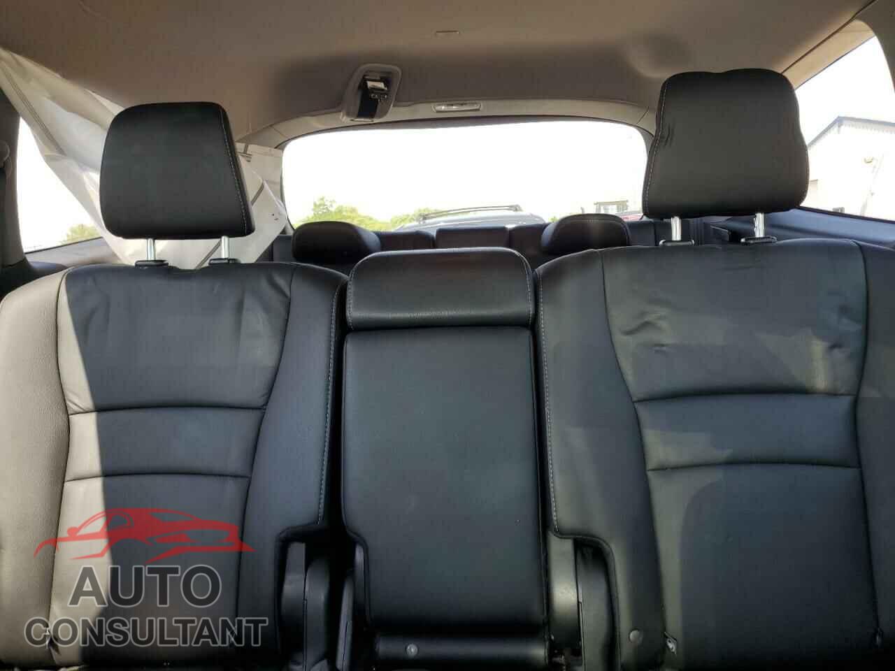 HONDA PILOT 2017 - 5FNYF5H5XHB045409