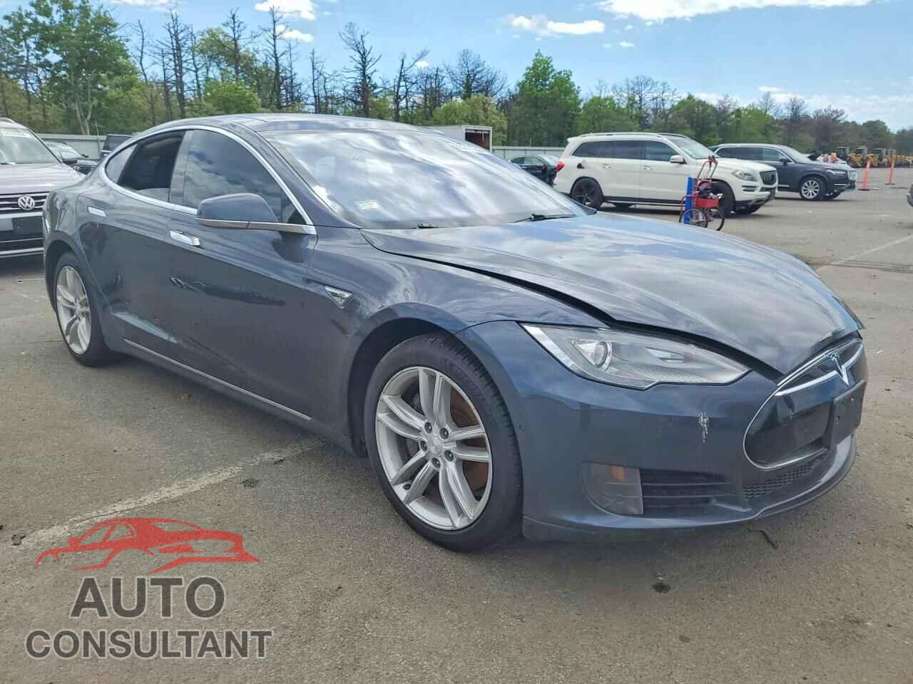 TESLA MODEL S 2015 - 5YJSA1E11FF116590