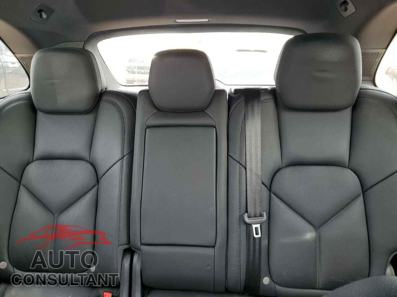 PORSCHE CAYENNE 2016 - WP1AF2A21GKA42902