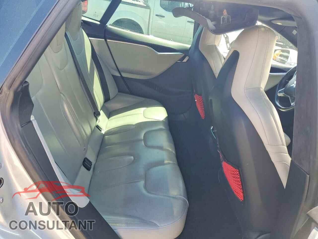 TESLA MODEL S 2015 - 5YJSA1E22FF120253