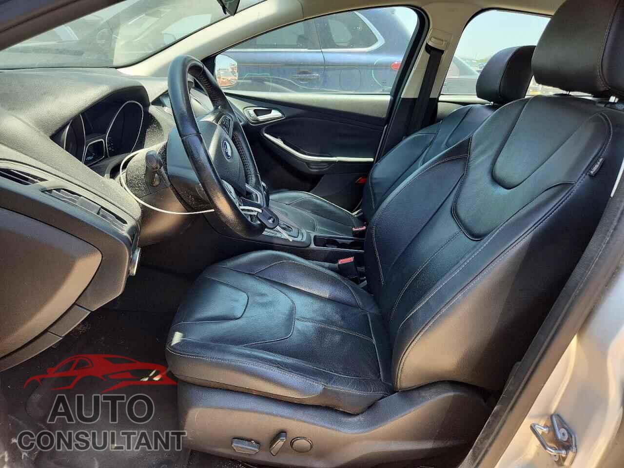 FORD FOCUS 2015 - 1FADP3F21FL240582