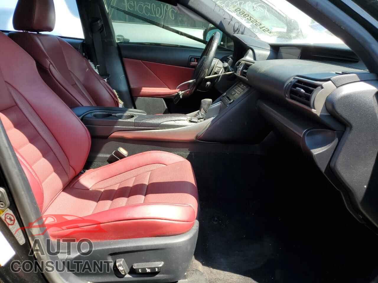 LEXUS IS 2018 - JTHC81D28J5027909