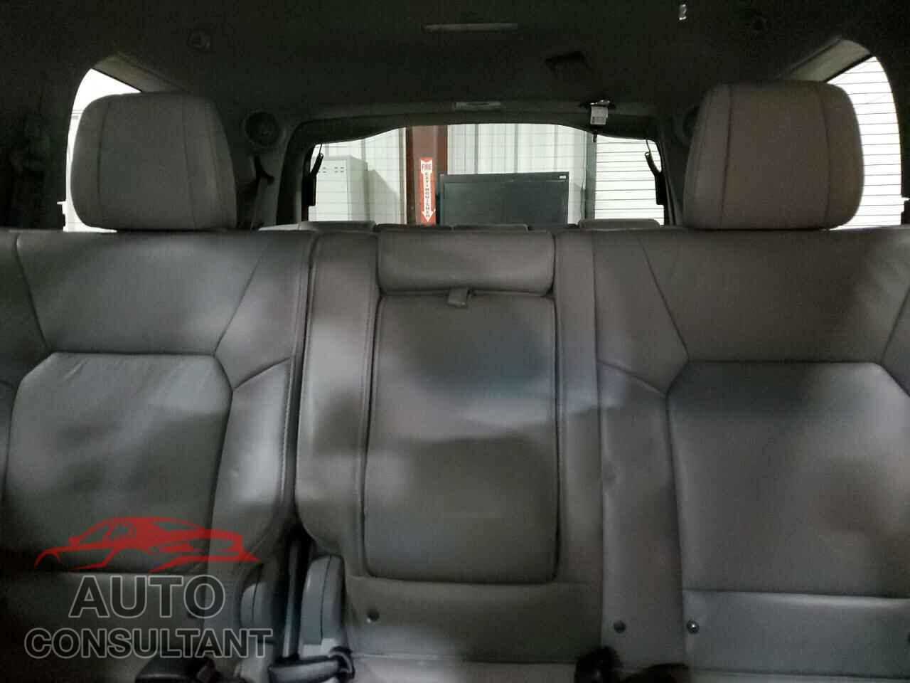 HONDA PILOT 2015 - 5FNYF4H92FB044216