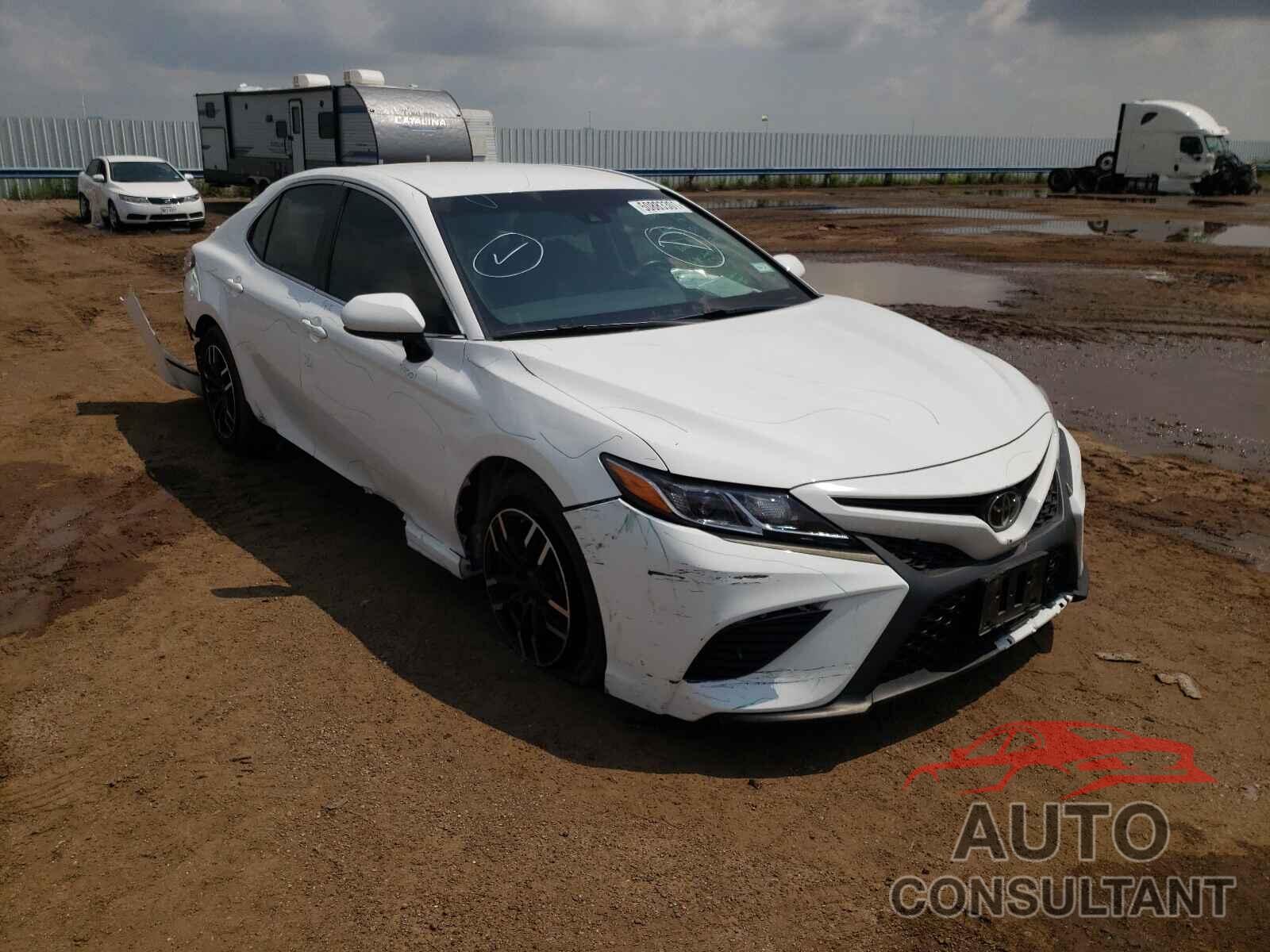 TOYOTA CAMRY 2018 - 4T1B11HK7JU673374