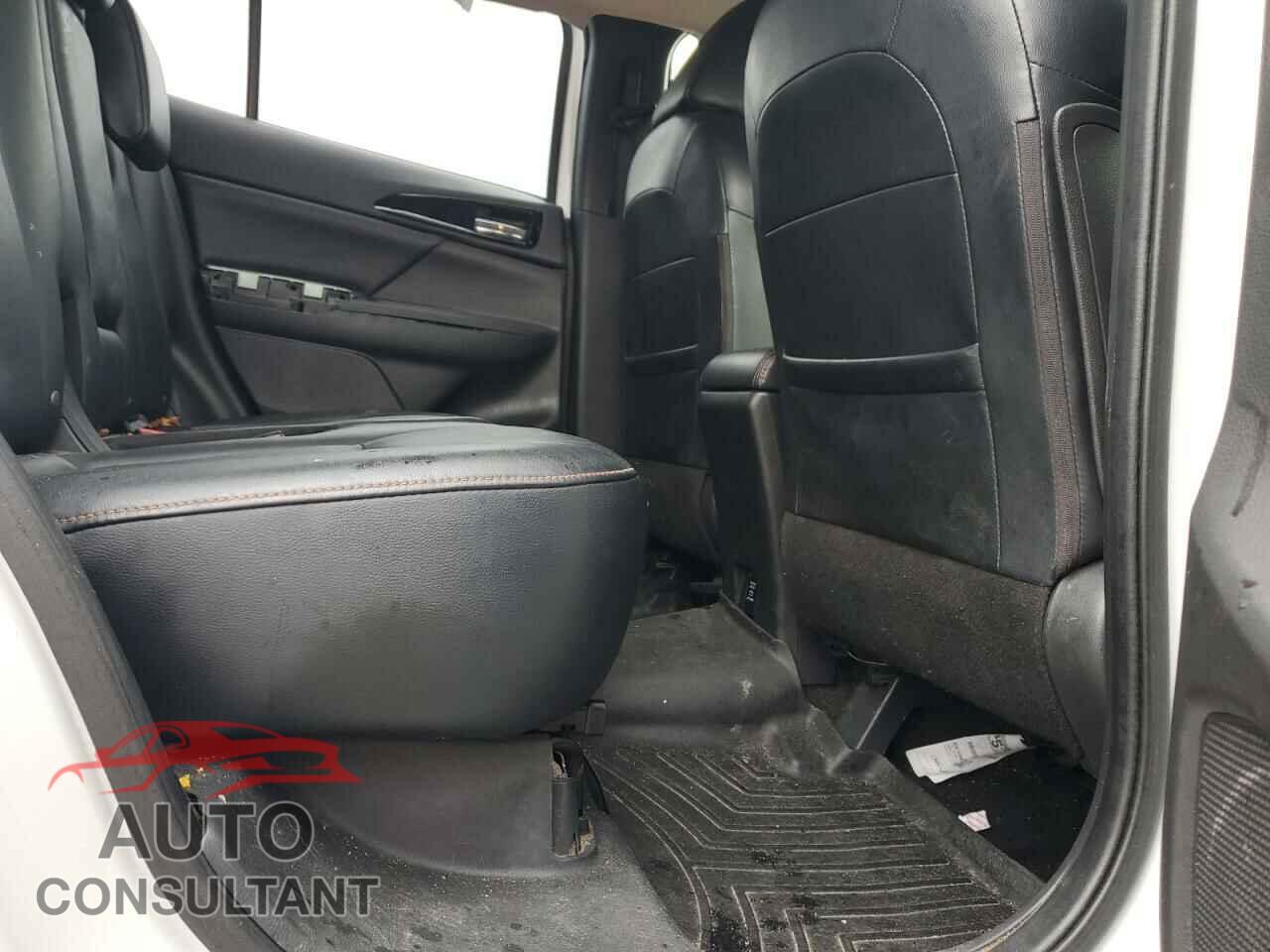 MITSUBISHI ECLIPSE 2018 - JA4AT5AA6JZ040719