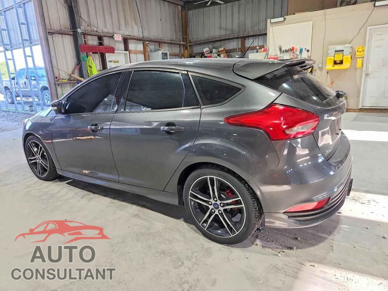 FORD FOCUS 2017 - 1FADP3L99HL211514