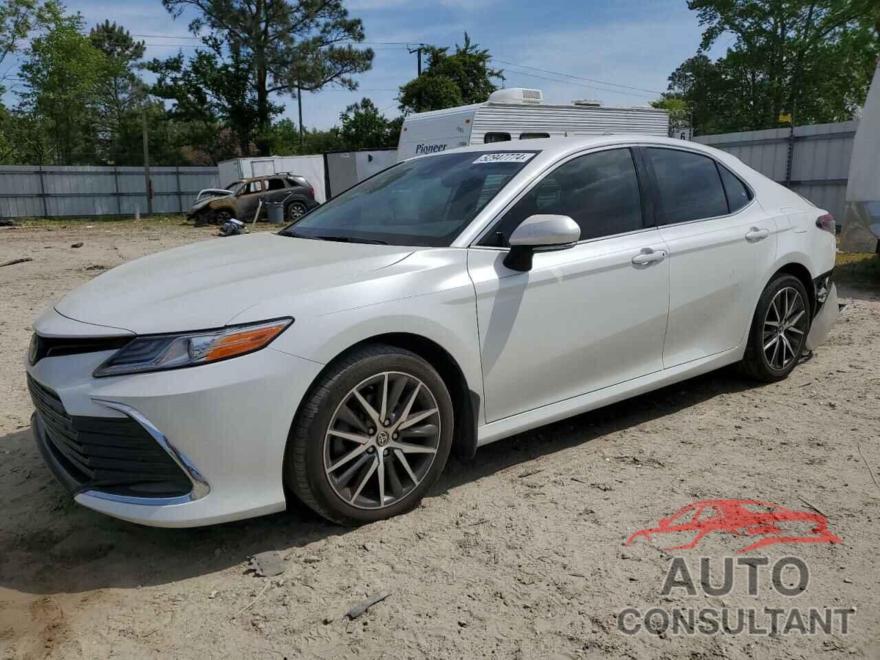 TOYOTA CAMRY 2022 - 4T1F11BK5NU049332