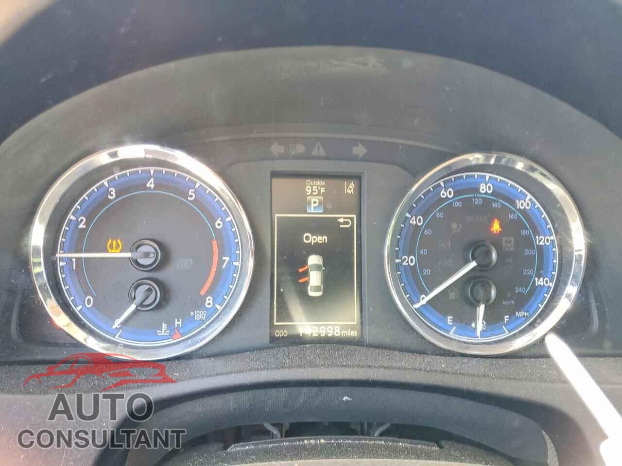 TOYOTA COROLLA 2017 - 5YFBURHE8HP634675