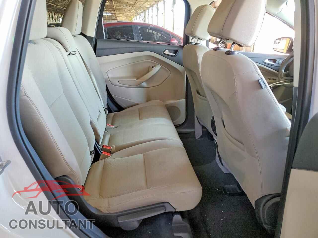 FORD ESCAPE 2017 - 1FMCU0G92HUC04725