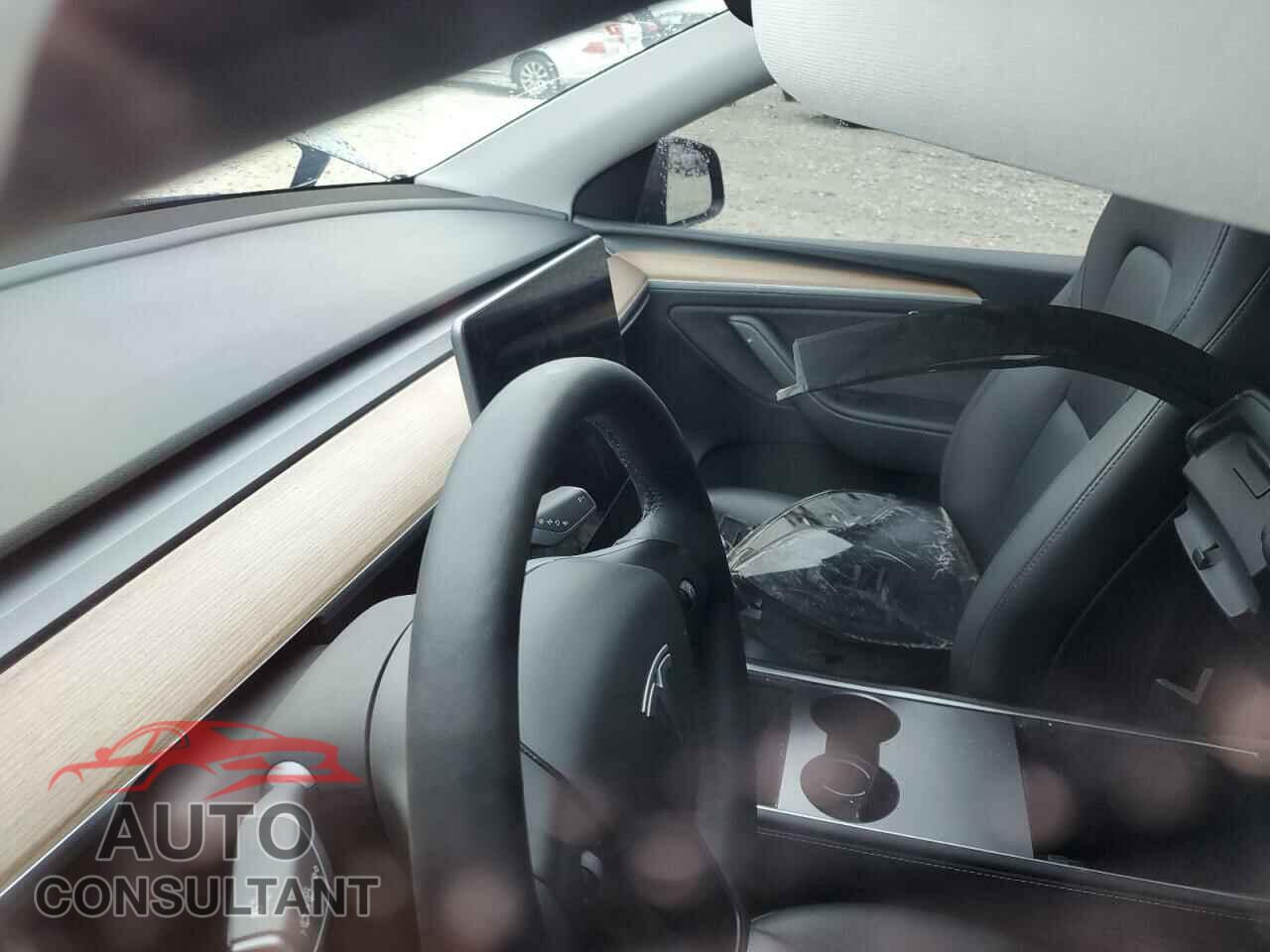 TESLA MODEL Y 2024 - 7SAYGDEE8RA226229