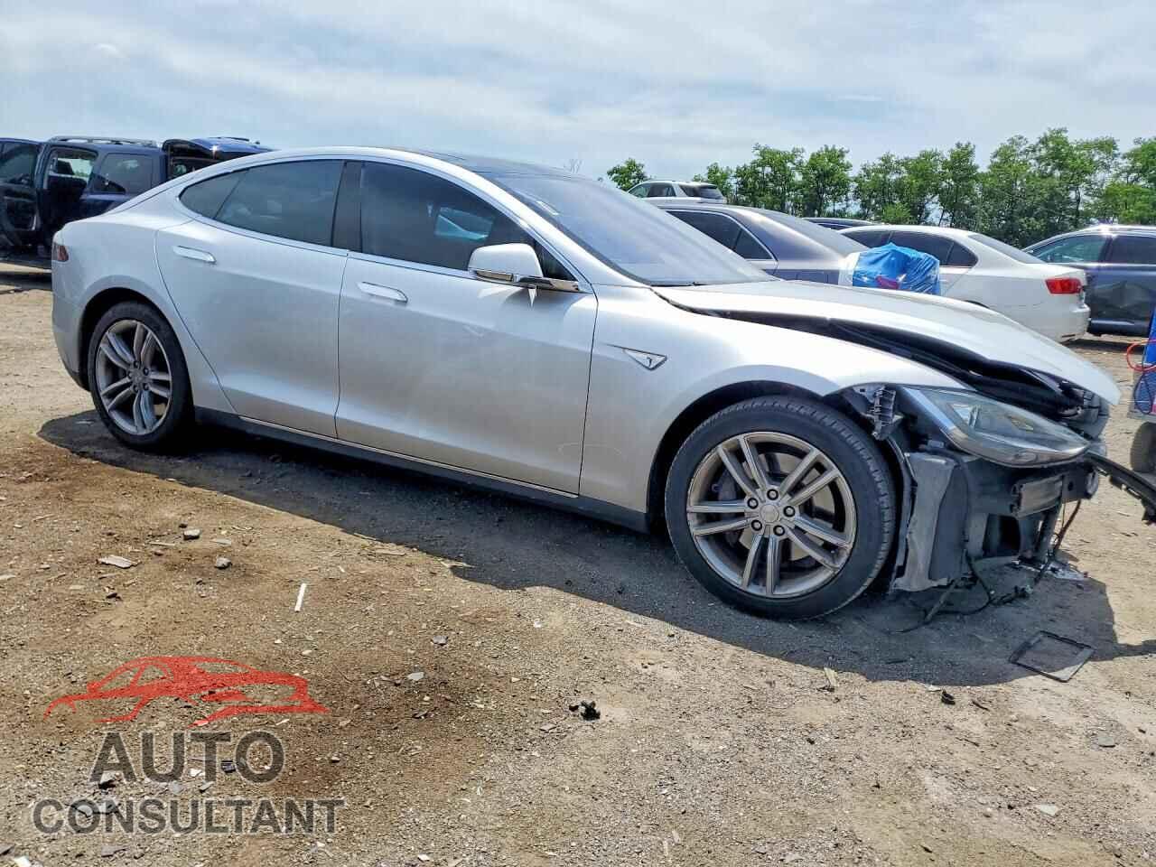 TESLA MODEL S 2014 - 5YJSA1H10EFP53321