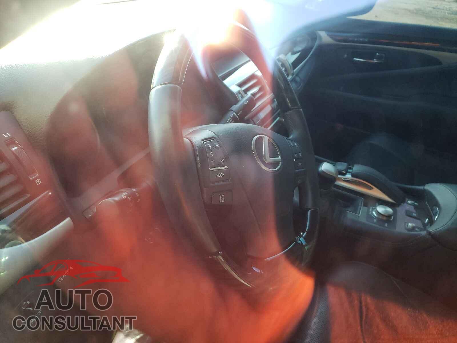 LEXUS LS460 2017 - JTHBL5EF4H5144111