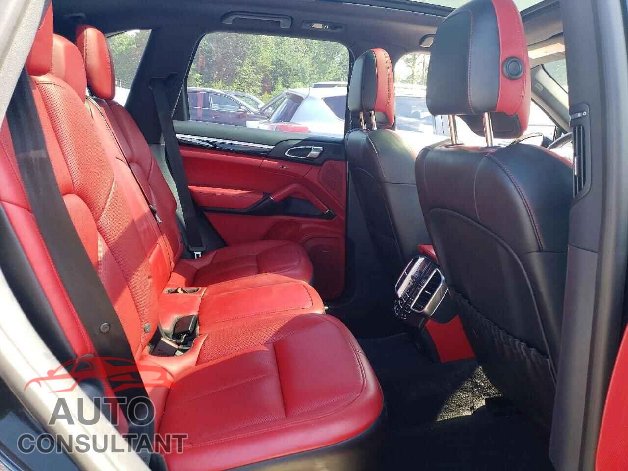 PORSCHE CAYENNE 2018 - WP1AA2A28JKA02435