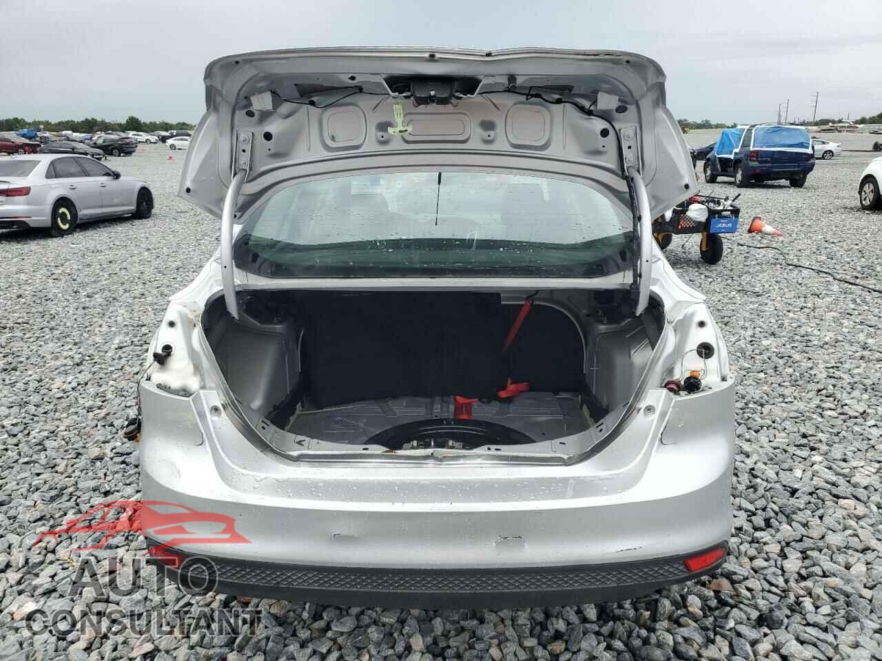 FORD FOCUS 2012 - 1FAHP3F22CL294292