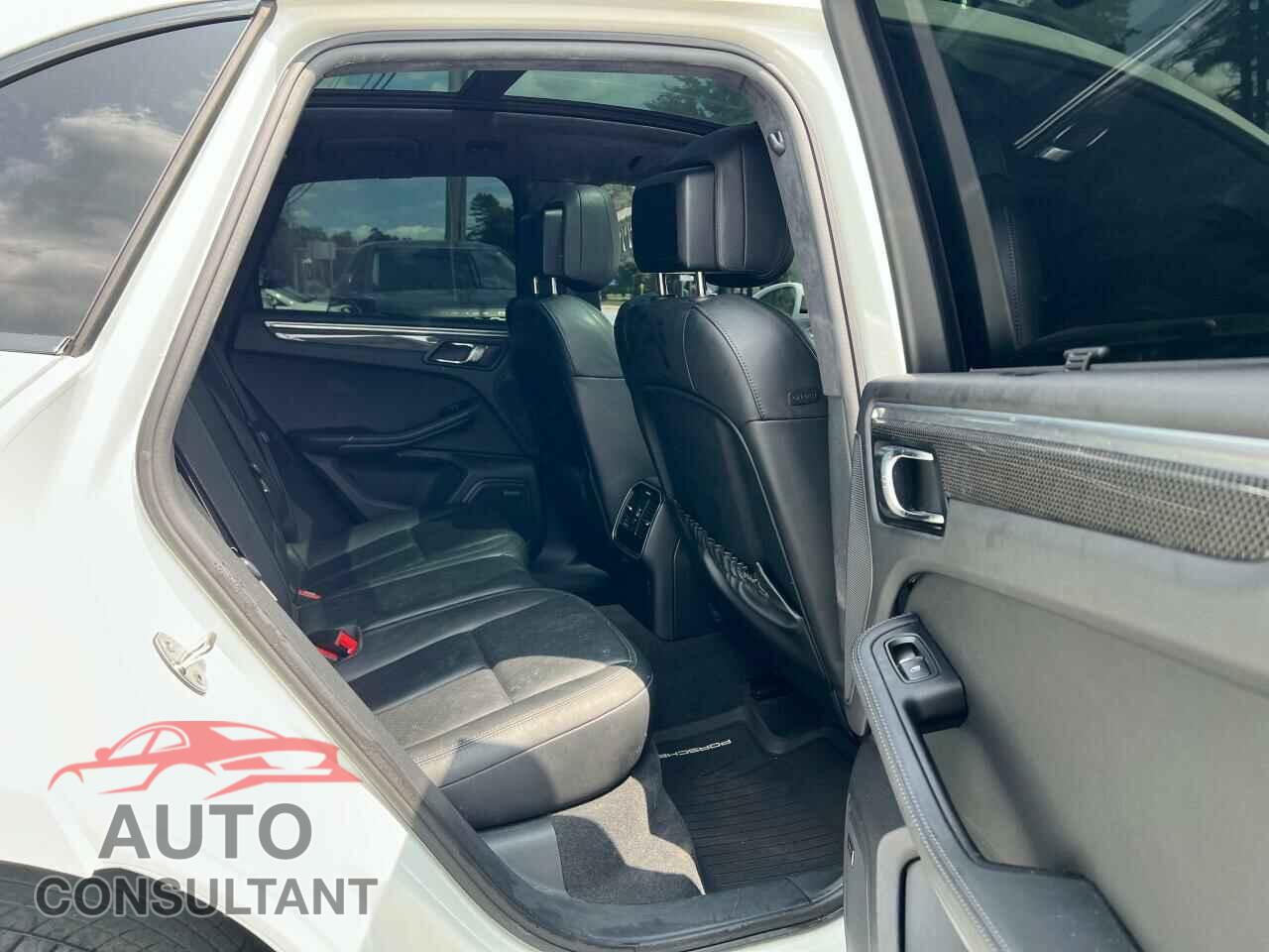 PORSCHE MACAN 2017 - WP1AF2A50HLB60235
