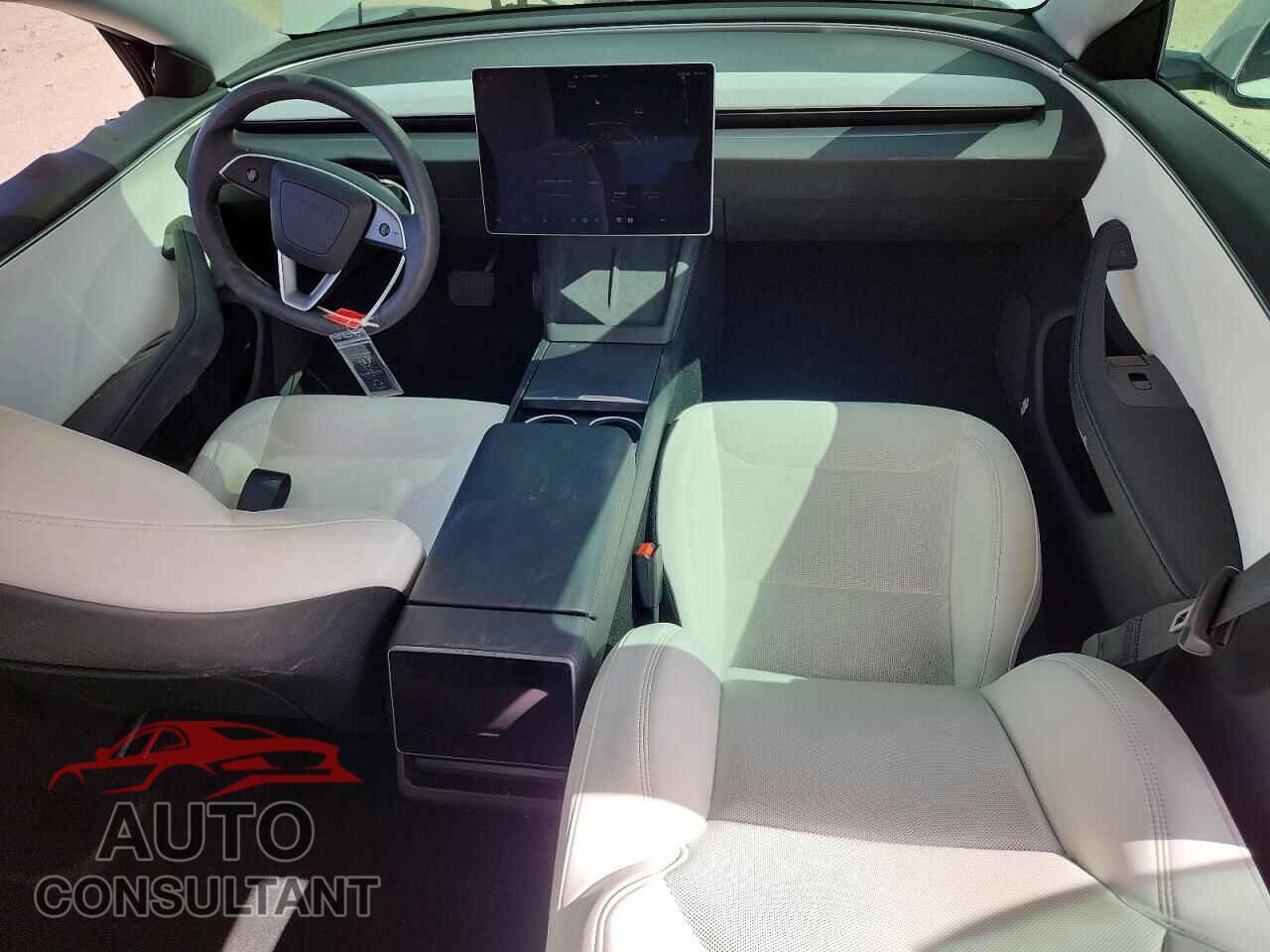 TESLA MODEL 3 2025 - 5YJ3E1EA8SF039977