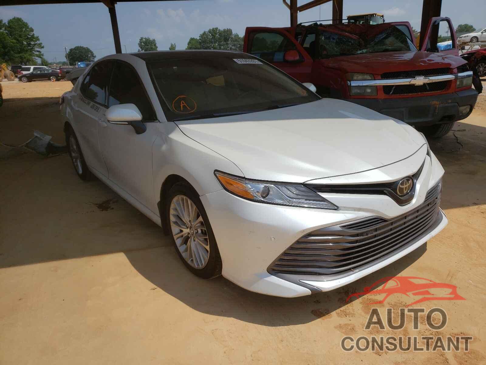 TOYOTA CAMRY 2018 - 4T1B11HK8JU053696