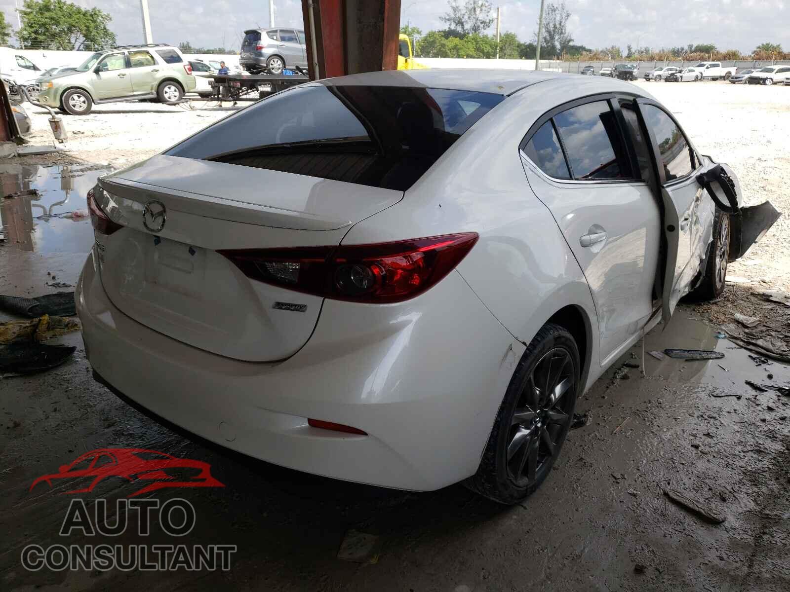 MAZDA 3 2018 - 3MZBN1V32JM162355