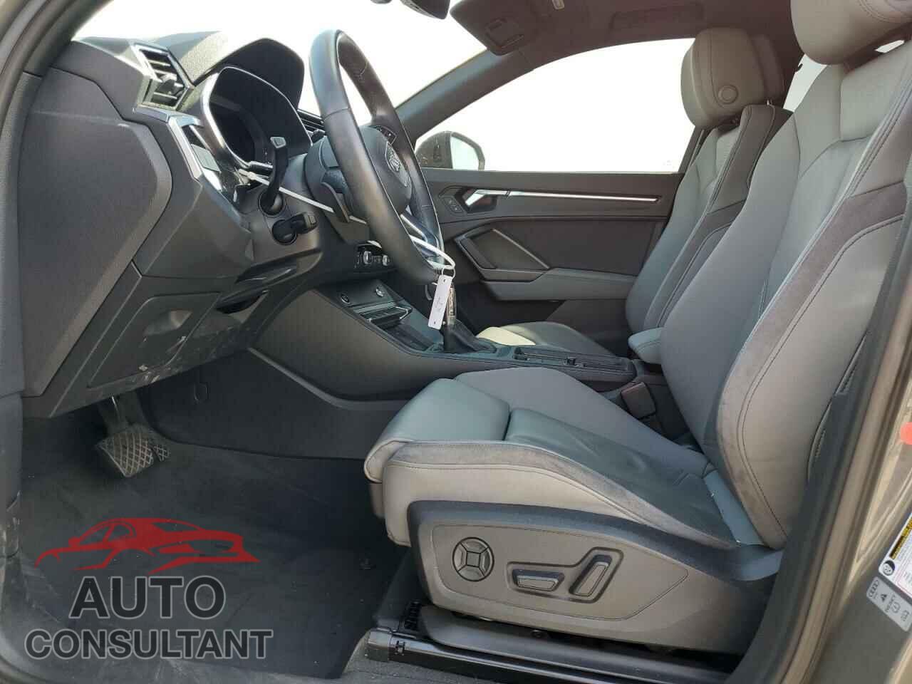 AUDI Q3 2021 - WA1EECF33M1006573