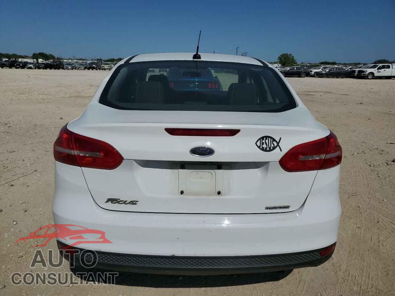 FORD FOCUS 2015 - 1FADP3E26FL219261