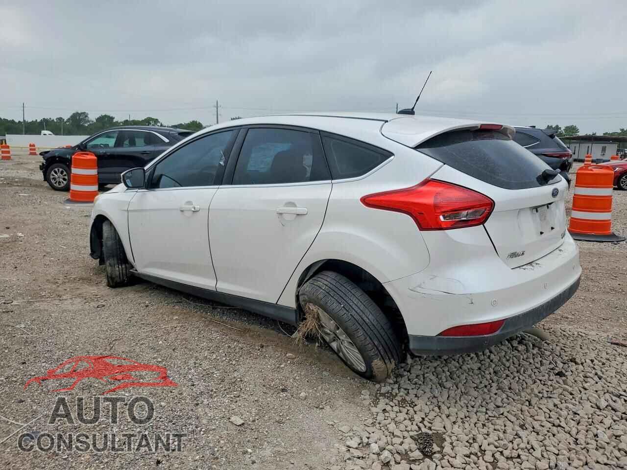 FORD FOCUS 2016 - 1FADP3N26GL295385