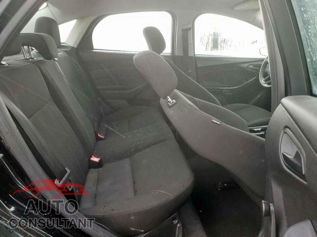 FORD FOCUS 2015 - 1FADP3E28FL248180