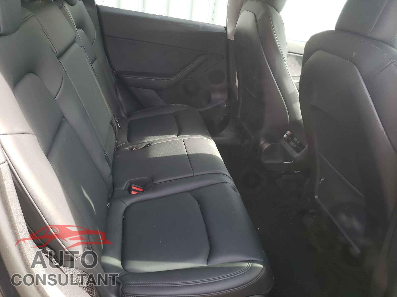 TESLA MODEL Y 2021 - 5YJYGAEE2MF181229
