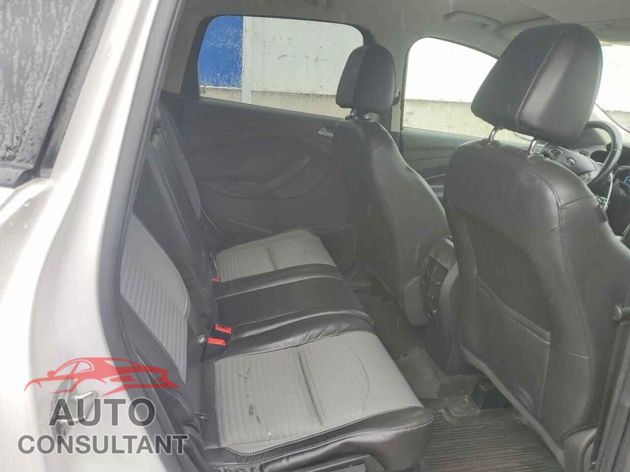 FORD ESCAPE 2017 - 1FMCU9GD0HUE59852
