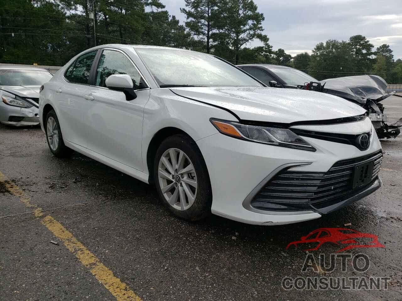 TOYOTA CAMRY 2022 - 4T1C11AK8NU681245