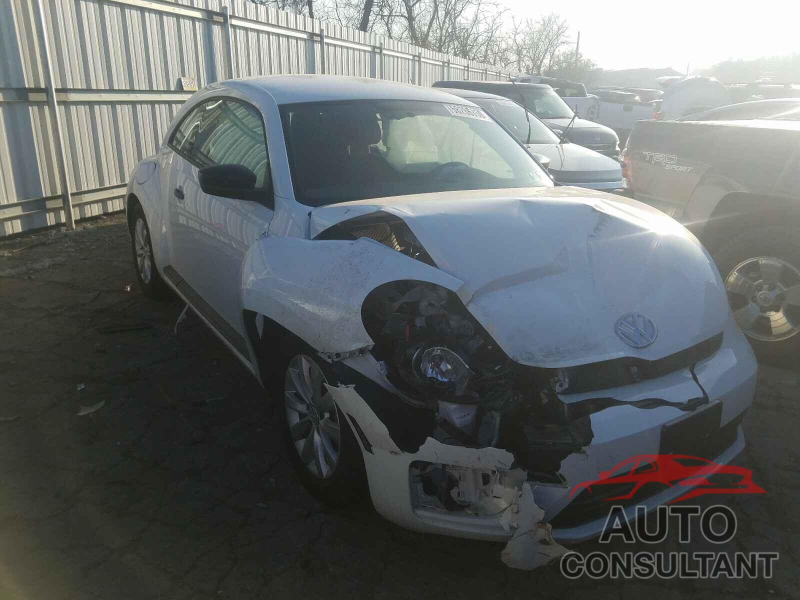 VOLKSWAGEN BEETLE 2018 - 3VWFD7AT4JM721112