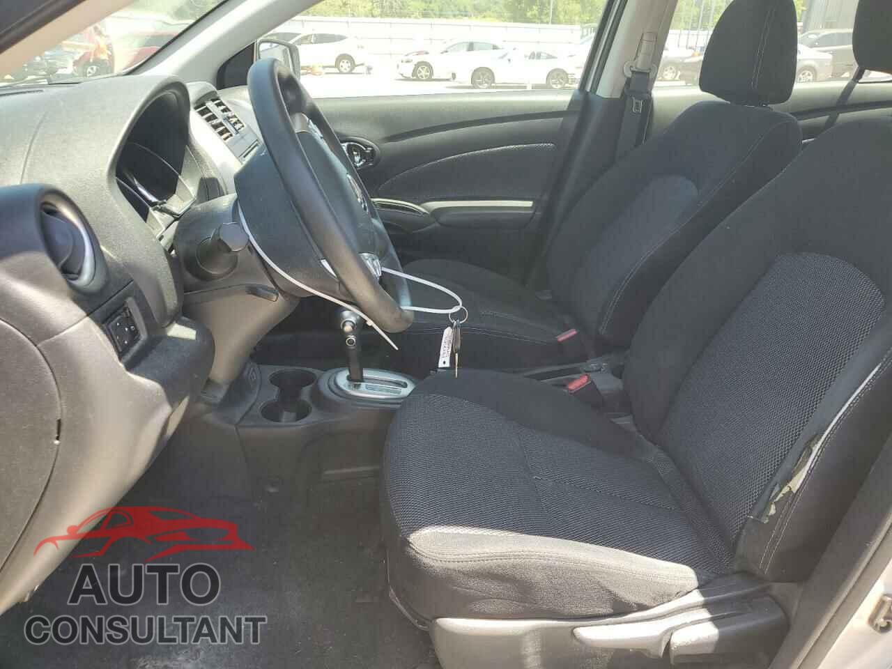 NISSAN VERSA 2019 - 3N1CN7AP3KL879957