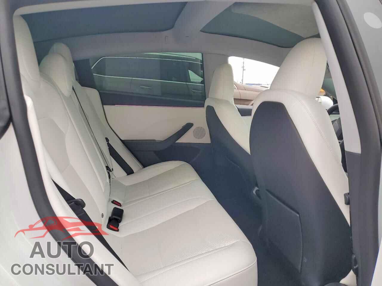 TESLA MODEL 3 2025 - 5YJ3E1EA2SF077012