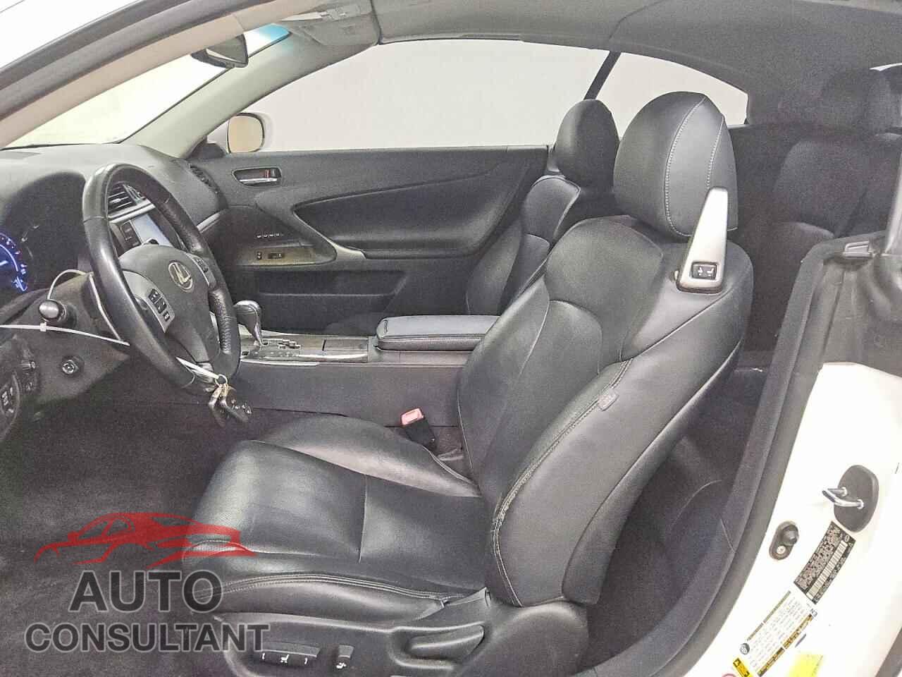 LEXUS IS 2015 - JTHFF2C27F2533136