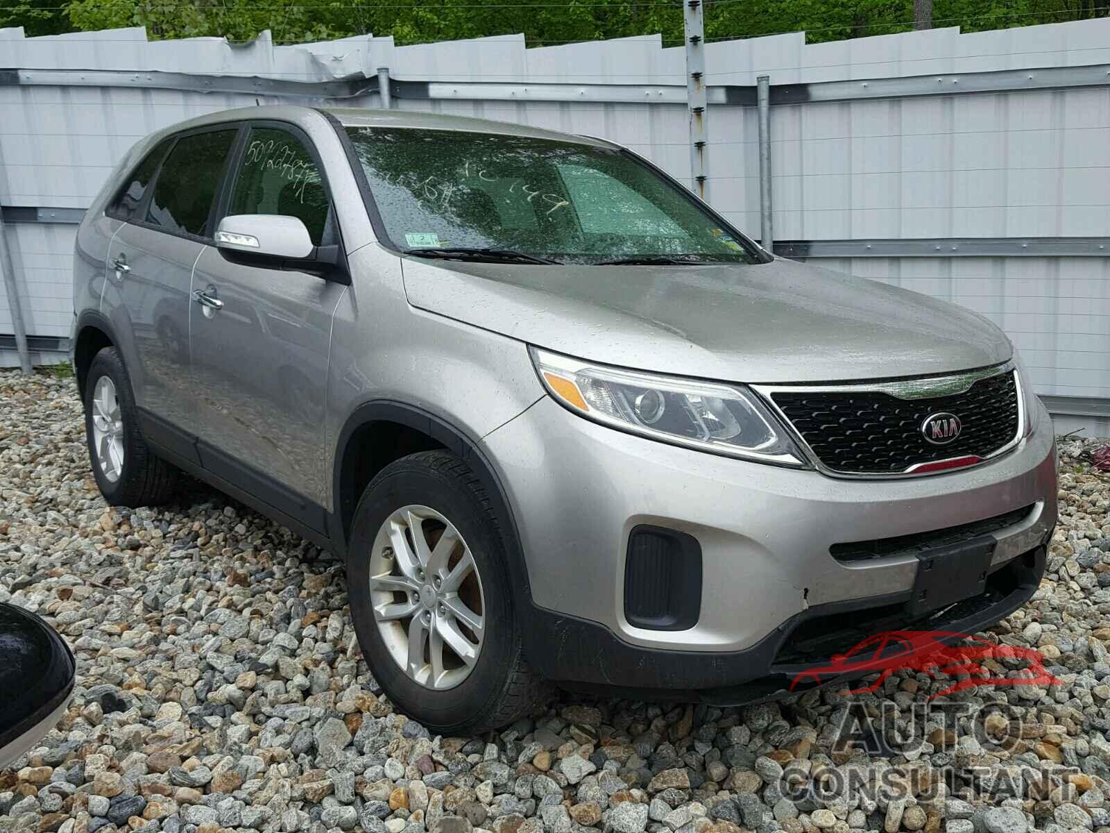 KIA SORENTO LX 2015 - 5XYKT3A60FG596315