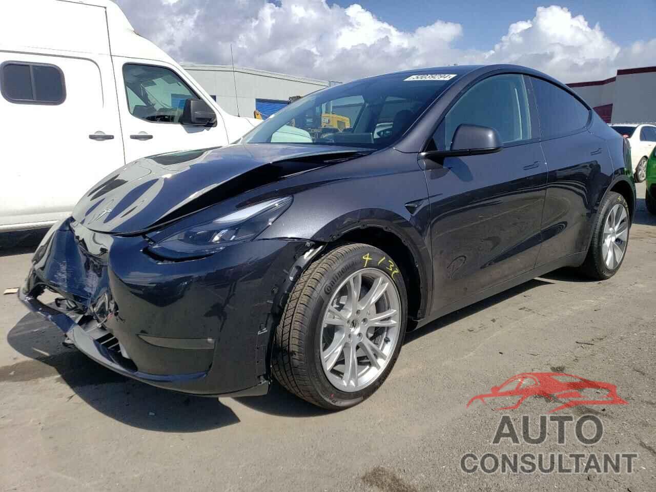 TESLA MODEL Y 2024 - 7SAYGDEE7RF031564