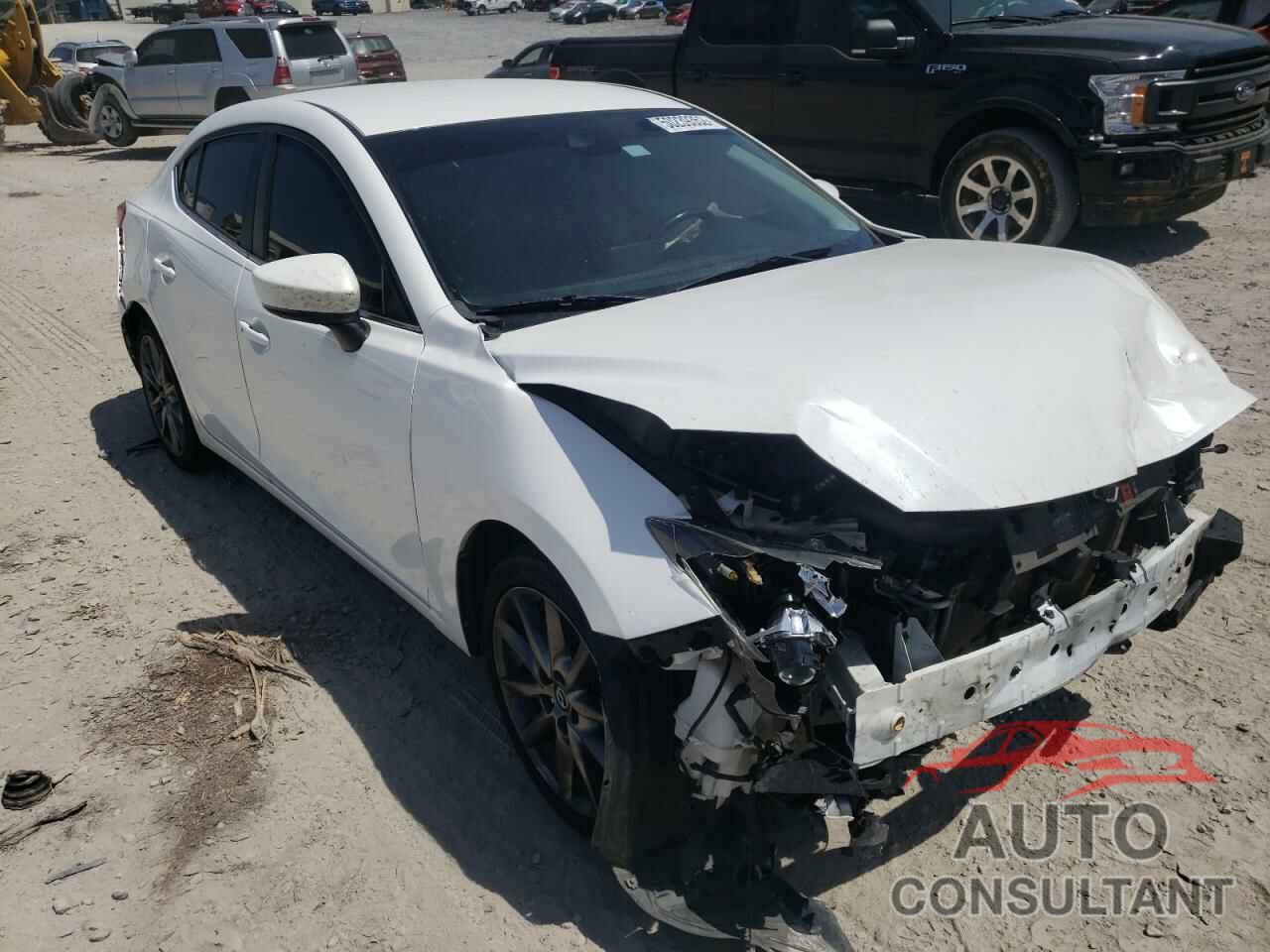 MAZDA 3 2018 - 3MZBN1V33JM252081